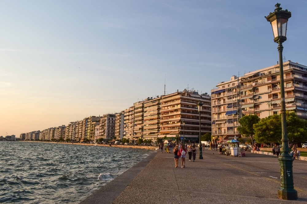 yunanistan in selanik kentindeki kaynagi bilinmeyen ses halki cildirtmak uzere 4